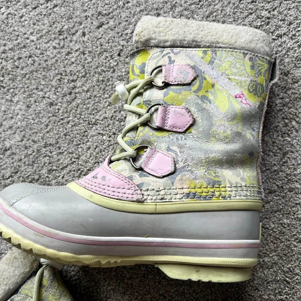 SOREL 'Yoot Pac' Girls Size 2 Winter Boots Lime Gray Chartreuse & Pink Leather
